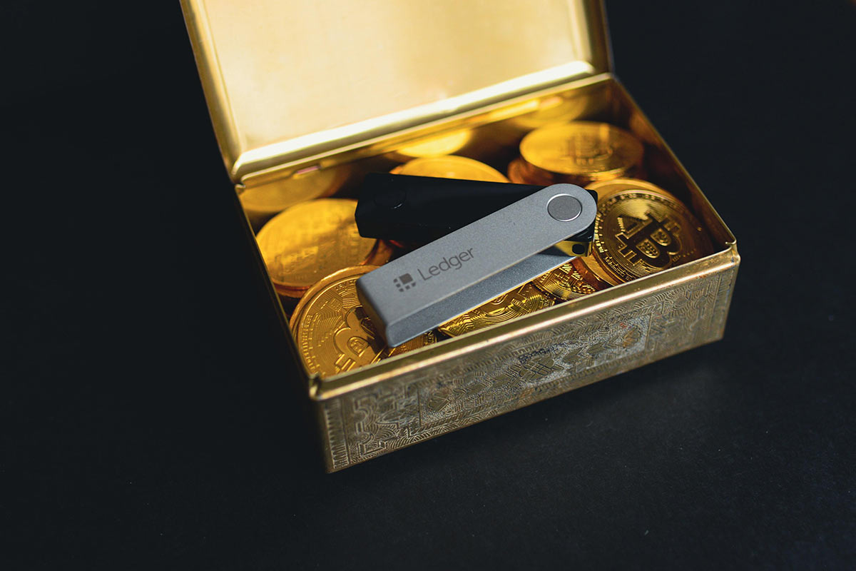 A cryptocurrency hardware wallet to store bitcoin